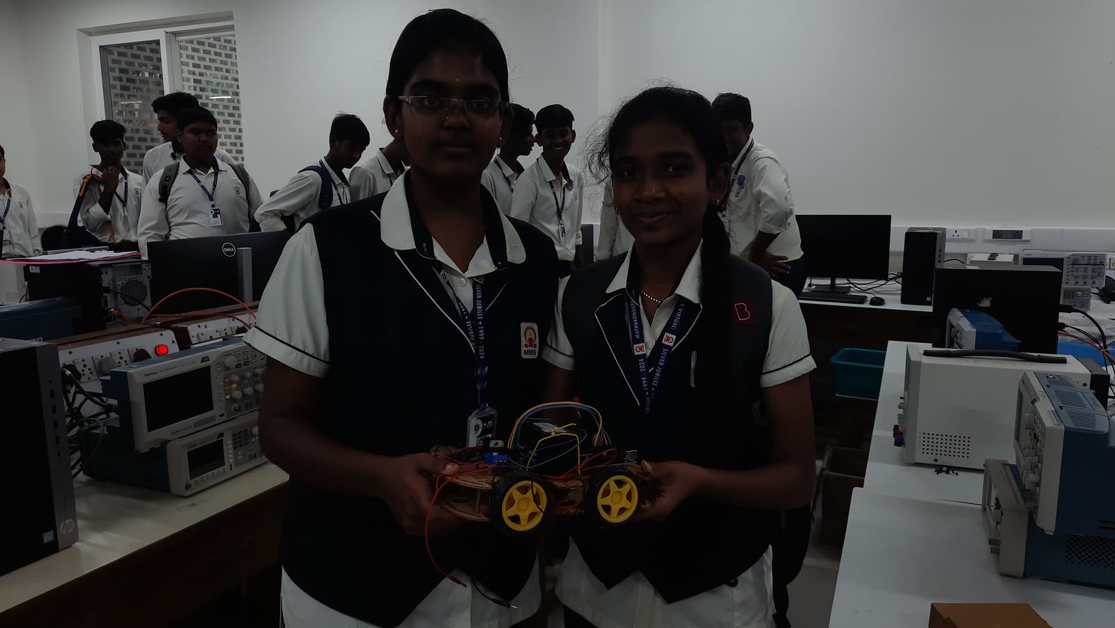 MMS students with their assembled robot car