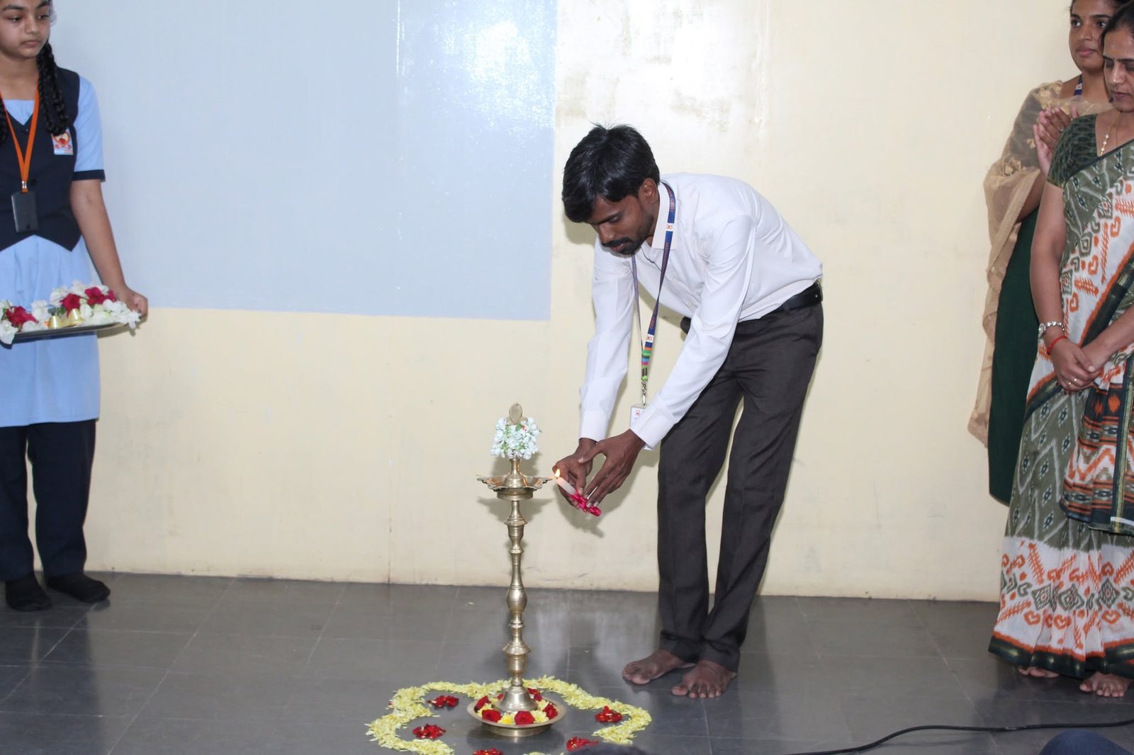 Traditional lamp lighting ceremony at the VR Class Voyage inauguration